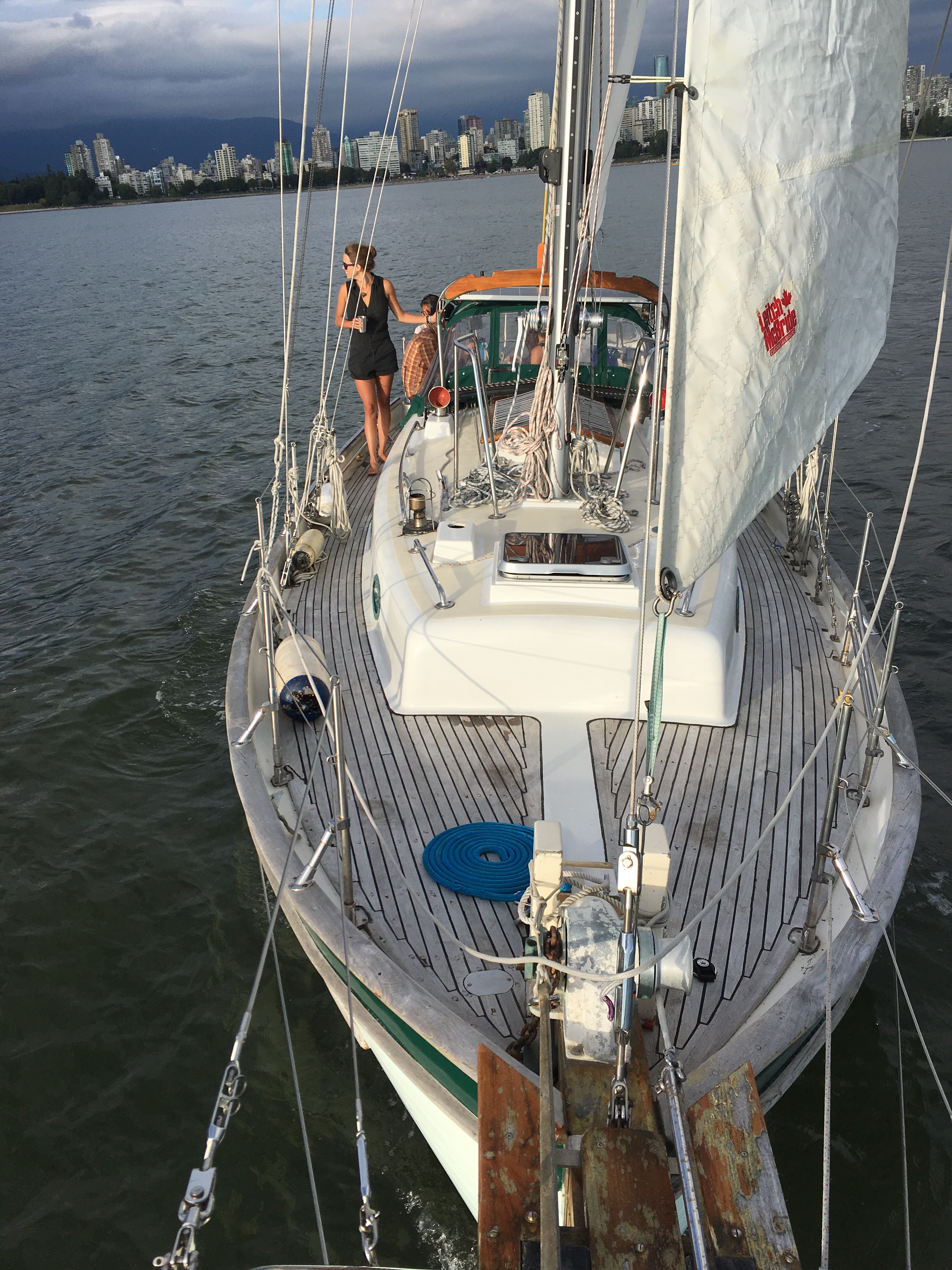 Union 36 sailing to vancouver folk festival